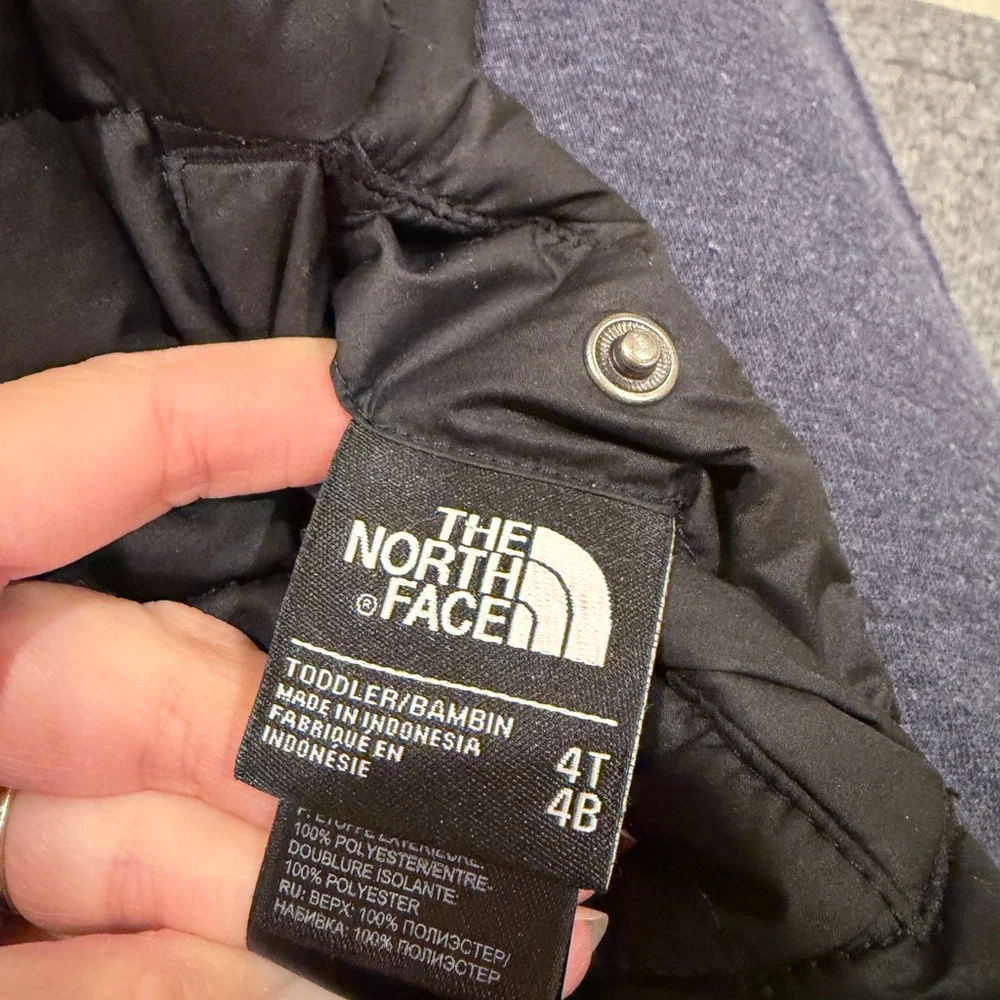 The North Face Jacket boys 4T - Picture 9 of 9